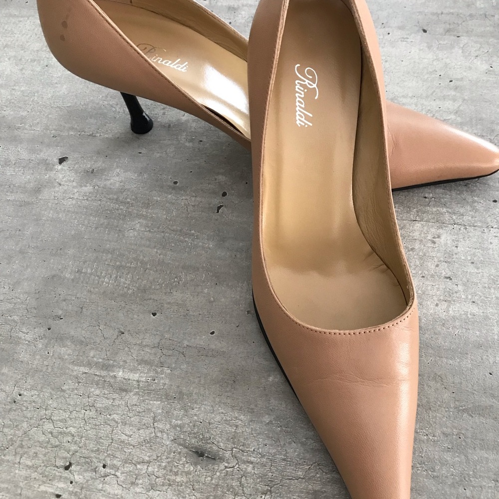Leather Italian tan neutral classic pump heel by Rinaldi